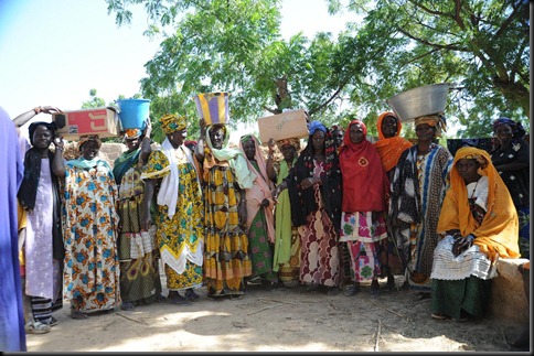 8d. Village women collect their seeds