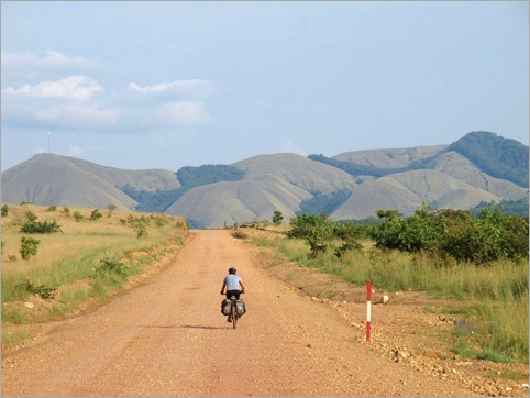 4c. Idyllic terrain but looking out for animals, Lope NP